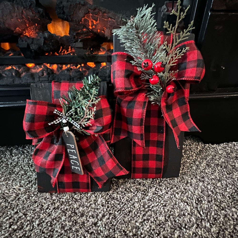 Wood faux presents